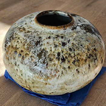 keramik vase messing skilt 350 x 350