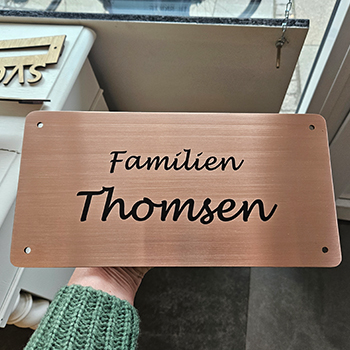 Kobber dørskilt Thomsen 350 x 350 fil til billeder