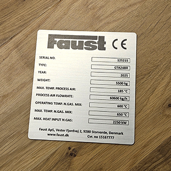 Typeskilt grå stål Faust 350 x 350 fil til billeder